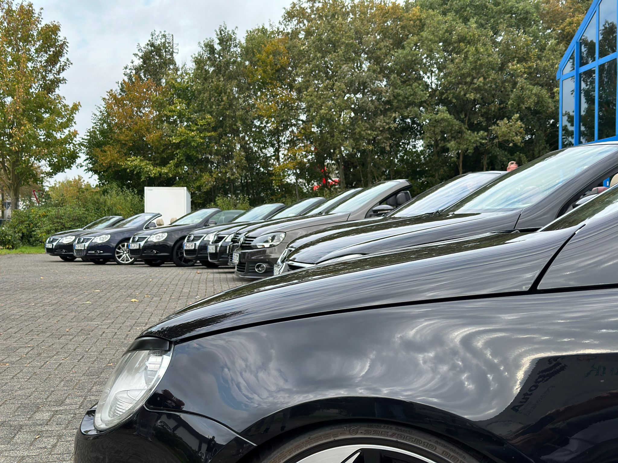 VW Eos Fahrzeuge in Reihe - Ersatzteile und Beschaffungsservice bei DeleoX